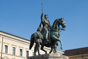 Fototapeta na wymiar Denkmal - König Ludwig I. (Reiterdenkmal) München