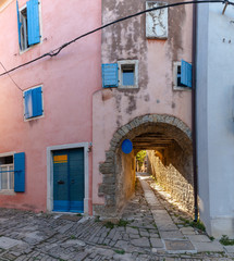 Fototapeta na wymiar Typical alley of Groznjan