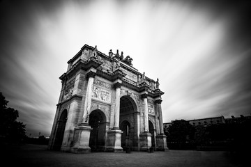 Fototapeta premium Arc de triomphe near the Louvre