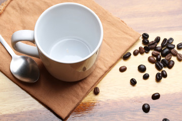 Obraz na płótnie Canvas empty white coffee cup on wood background