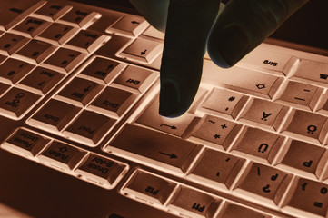 Tastatur mit Hand