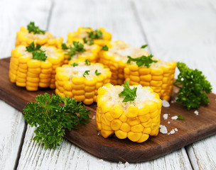 Board with boiled corn on the cob