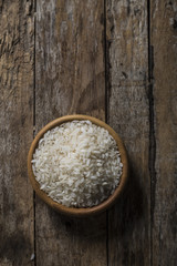 Fototapeta na wymiar Raw white rice in a bowl 
