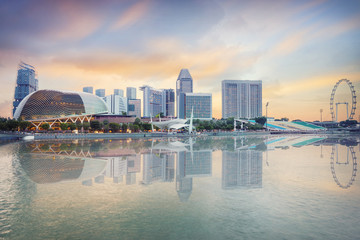 Naklejka premium central Singapore skyline at dusk