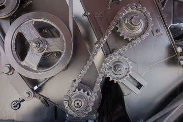 Chain transmission in agricultural machine