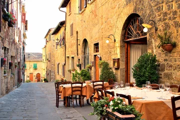 Fotobehang vecchio vicolo nel borgo medievale di San Donato in Poggio, Tavarnelle Val di Pesa, Firenze Italia © Simona Bottone