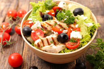 vegetable salade with chicken breast