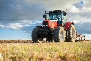 Foto op Plexiglas Tractor Landbouwtractor
