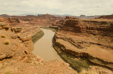 Fototapeta na wymiar Colorado River Thru Canyonlands