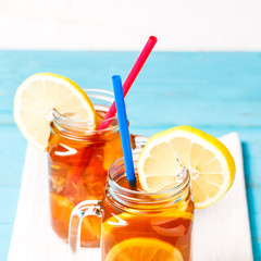 Iced tea in a glass jar with lemon.