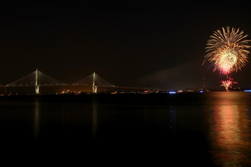 Fototapeta premium Feuerwerk am Unabhängigkeitstag in Charleston