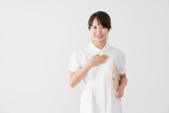 胸に手を当てる Images Browse 155 Stock Photos Vectors And Video Adobe Stock