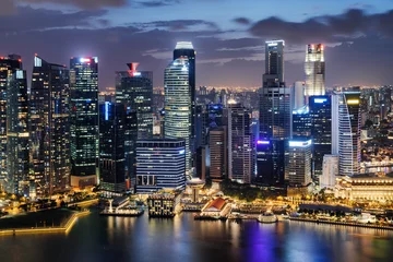 Papier Peint photo Lavable Singapour Belle vue nocturne des gratte-ciel au centre-ville de Singapour
