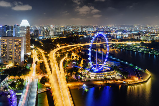 Top view of Bayfront Avenue and giant Ferris wheel, Singapore © efired
