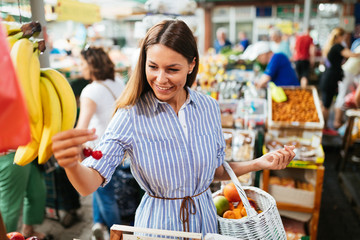 Picture of woman at marketplace buying fruits