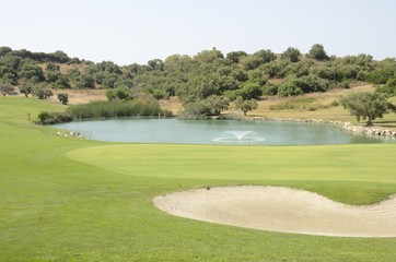 Obraz premium Lake in golf hole