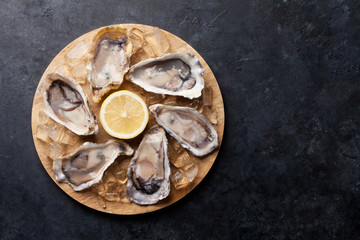 Oysters and lemon over ice