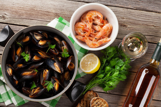 Mussels, prawns and white wine