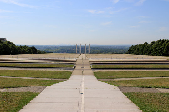 Cergy - Axe Majeur - Les 12 Colonnes