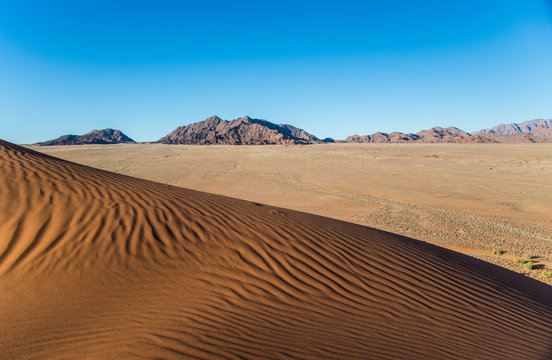 Sand waves in Elin dune