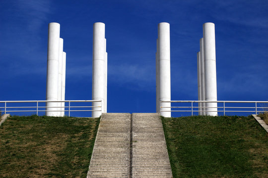 Cergy - Axe Majeur - Les 12 Colonnes