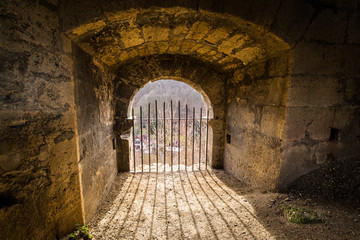 Obraz premium Grid in the tower window