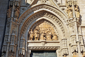 Obraz premium Puerta de Palos o Puerta de la Adoración de los Magos, Catedral de Sevilla, España