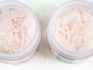 Ceramic powder to applying to implants teeth.