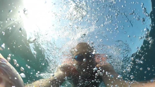 diver shoot himself at the camera