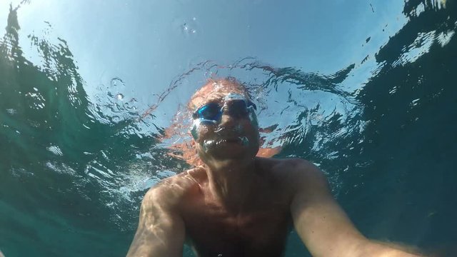 diver shoot himself at the camera
