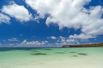 Karibischer Traumstrand in Samaná, Dominikanische Republik
