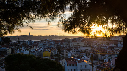 Fototapeta na wymiar Couché de soleil sur Lisbonne