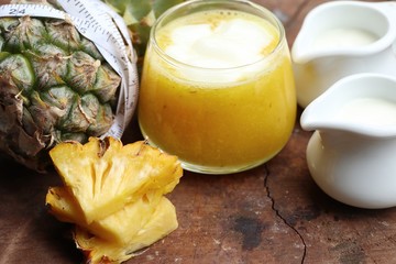 pineapple smoothies with yogurt