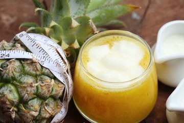 pineapple smoothies with yogurt