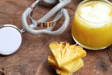 pineapple smoothies with yogurt
