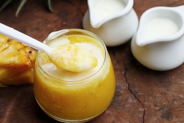 pineapple smoothies with yogurt