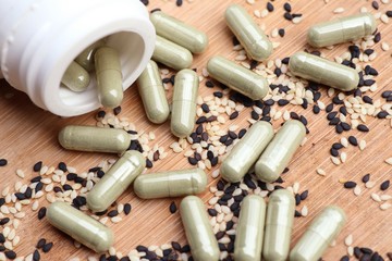 Sesame capsule with seeds