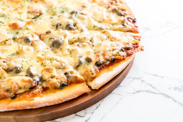  spinach and mushroom pizza