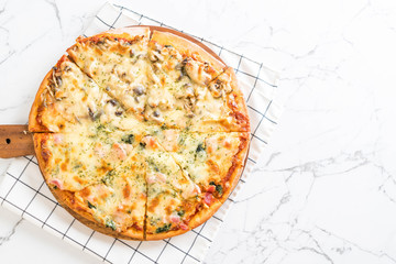  spinach and mushroom pizza