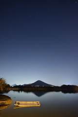 星空と小舟
