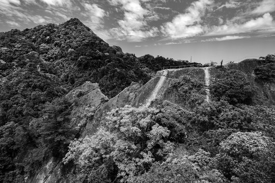 Fototapeta Bold black and white mountain jungle landscape of a rocky ridge on the Wu Liao Jian hiking trail in Taiwan
