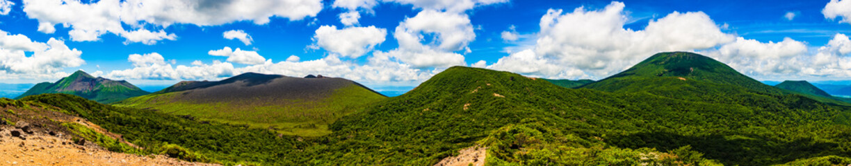 Fototapeta premium 大幡山から観る霧島 高千穂峰～韓国岳