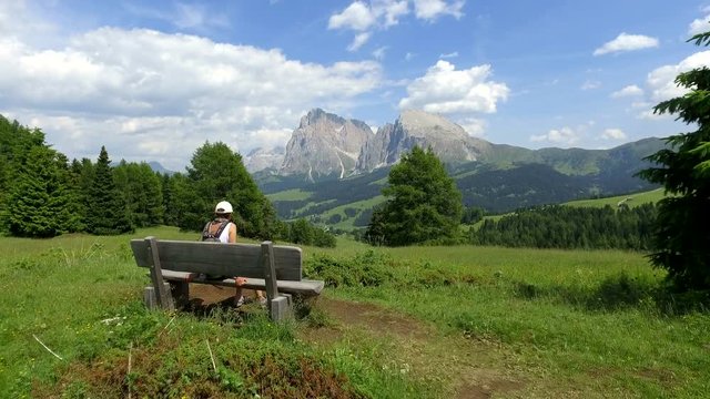 video 4k - Dolomiti - alpe di Siusi - gruppo del Sassolungo - Italy