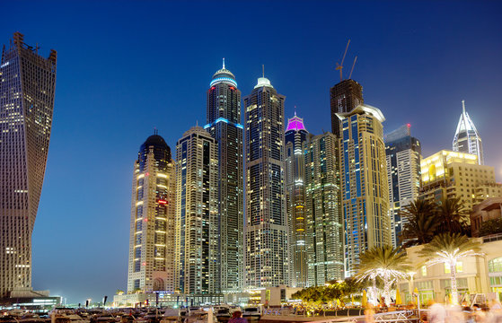Объединённые Арабские Эмираты. Дубай. Вечер на набережной.