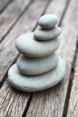 pierres en équilibre méditation spa repos