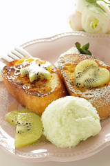 Kiwi fruit on french toast