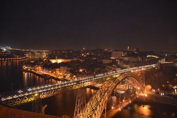 Fototapeta na wymiar Porto by night