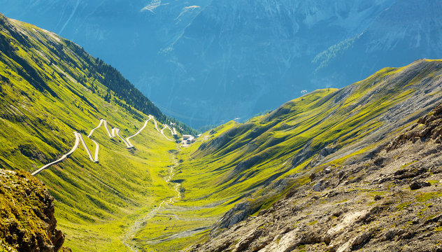 Stelvio National Park (IT) - Valle di Trafoi- Vista della strada in Provincia di Trento 