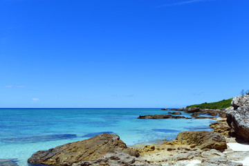 沖縄の美しい海とさわやかな空