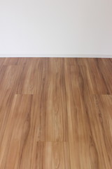 新築のフローリングと壁